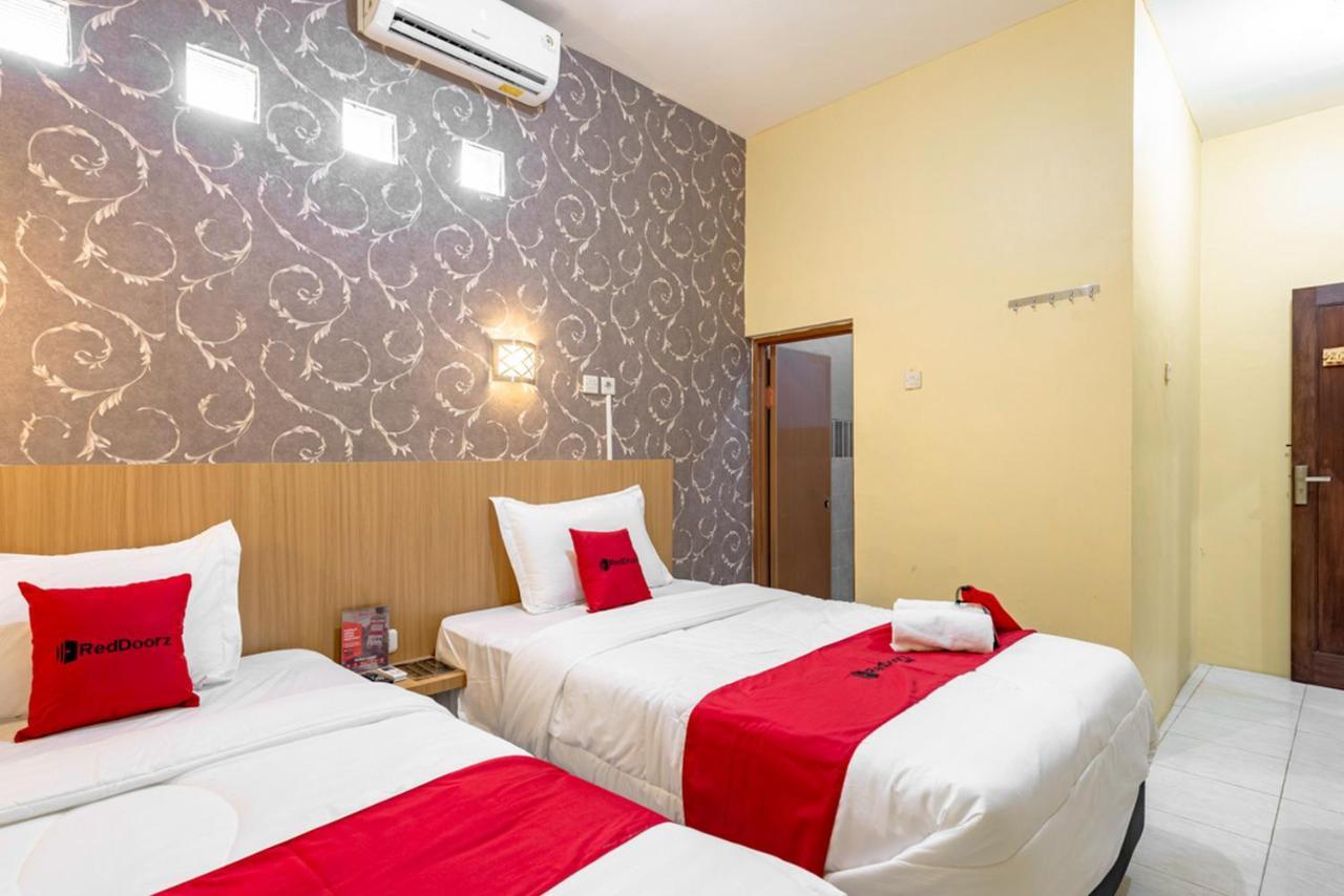 Reddoorz Near Dino Park Hotel Malang Exterior photo